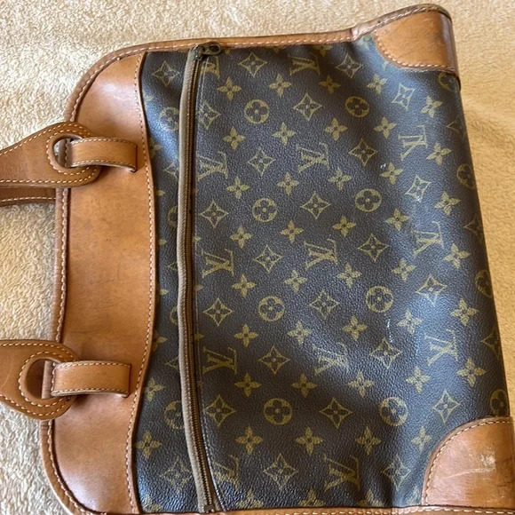 Louis Vuitton Travel Bag. - Picture 3 of 12